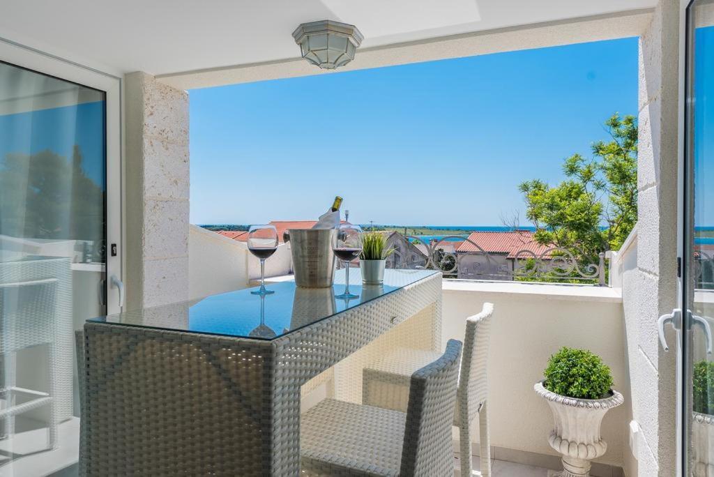 Villa Bella With Pool Новаля Екстер'єр фото