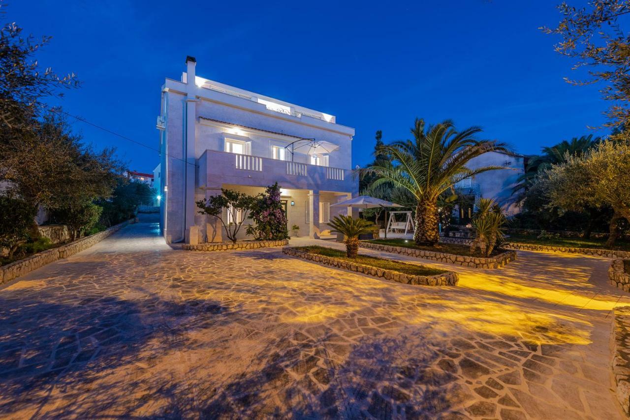Villa Bella With Pool Новаля Екстер'єр фото